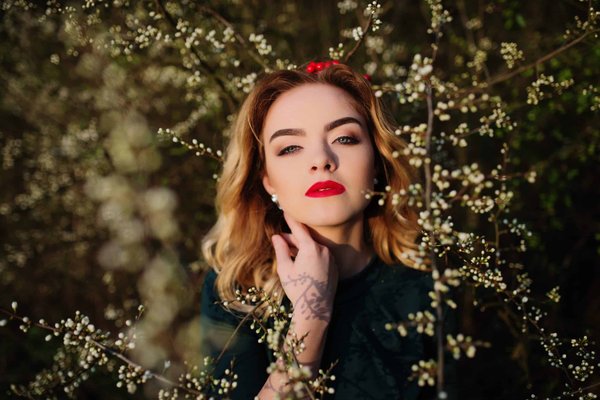 Comment adopter le look monochrome sans être monotone ?